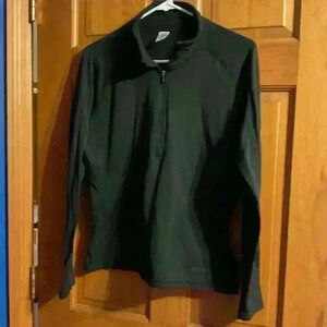 Patagonia Vintage Women’s R.5 black quarter zip pullover. Size large
